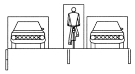 Grafik: Radfahrer hält korrekten Sicherheitsabstand zu parkenden Autos und wird zu dicht überholt. 