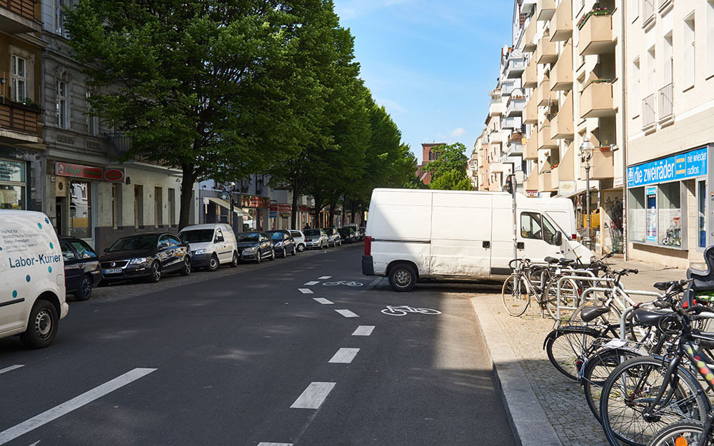 Foto: Einfahrt Herrfurthstraße nach Änderung.