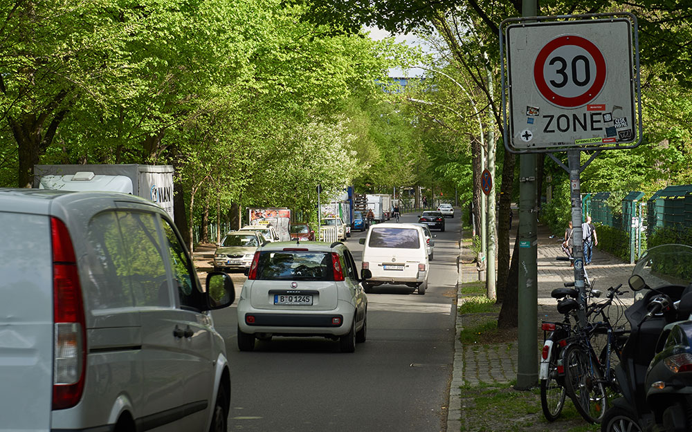 Foto: Maybachufer mit hohem Kfz-Verkehrsaufkommen an der Pannierstraße.