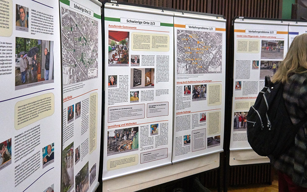 Foto: Ausstellungstafeln im Rathaus Neukölln.