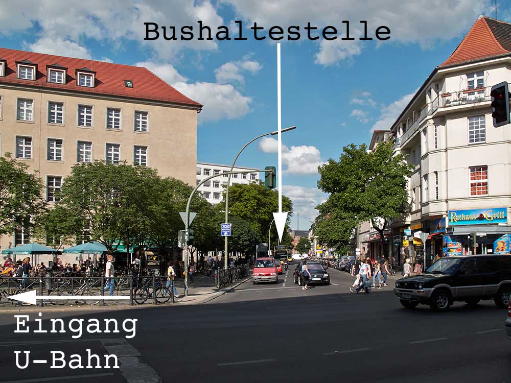 Foto: Blick von der Karl-Marx-Str. in die Erkstr. mit weit entfernter Bushaltestelle.