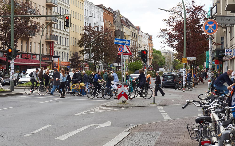 Foto: Überquerung Kottbusser Damm.