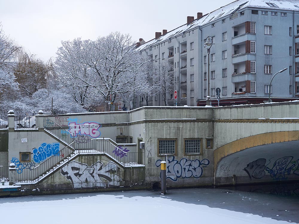 Foto: Die Wildenbruchbrücke vom Kiehlufer aus gesehen.